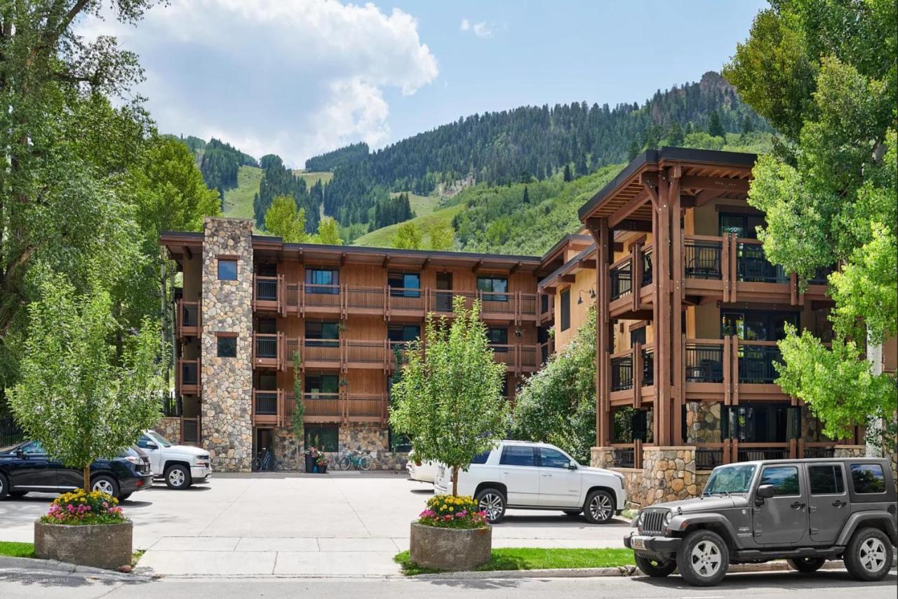 Updated 2 Bedroom - Steps To Gondola & Lift 1A - Hot Tub Aspen Exterior foto